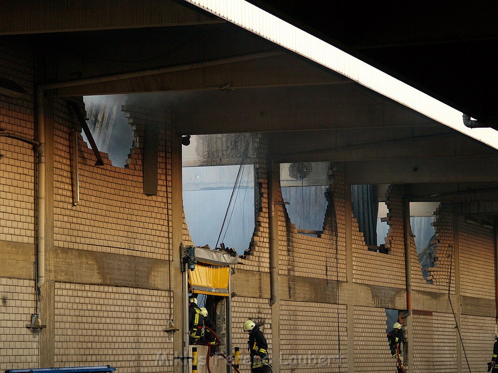 Grossbrand Halle auf dem Grossmarkt Koeln P784.JPG